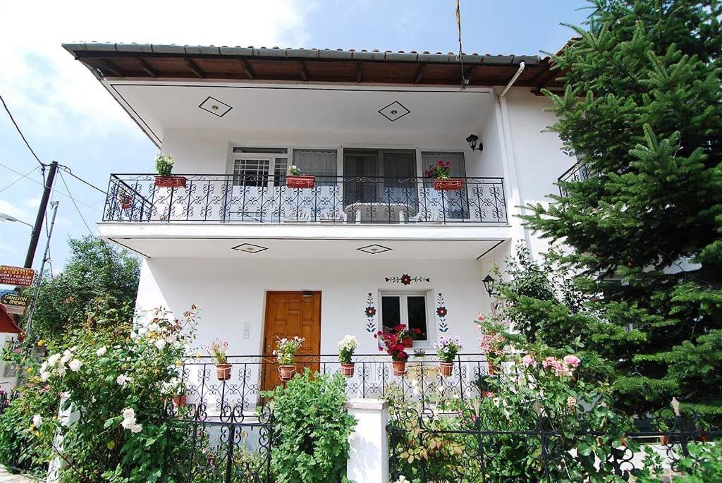 Отель To Oneiro Agios Nikolaos  Экстерьер фото